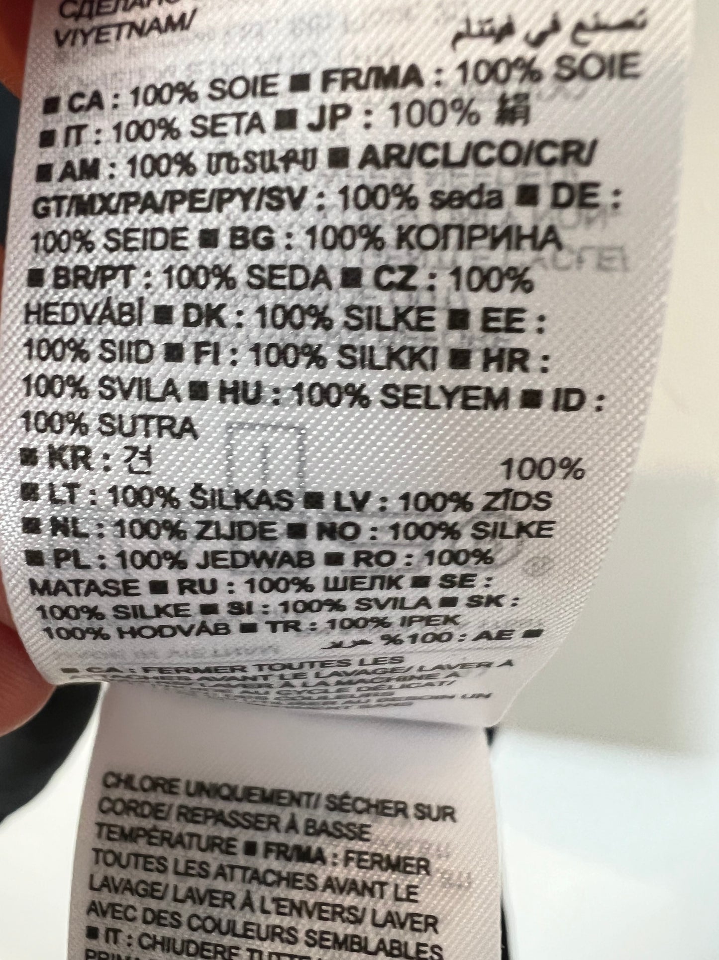 BANANA REPUBLIC. Black silk Ts blouse