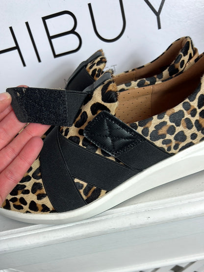 CLARKS. Zapatos textura animal print. T 40
