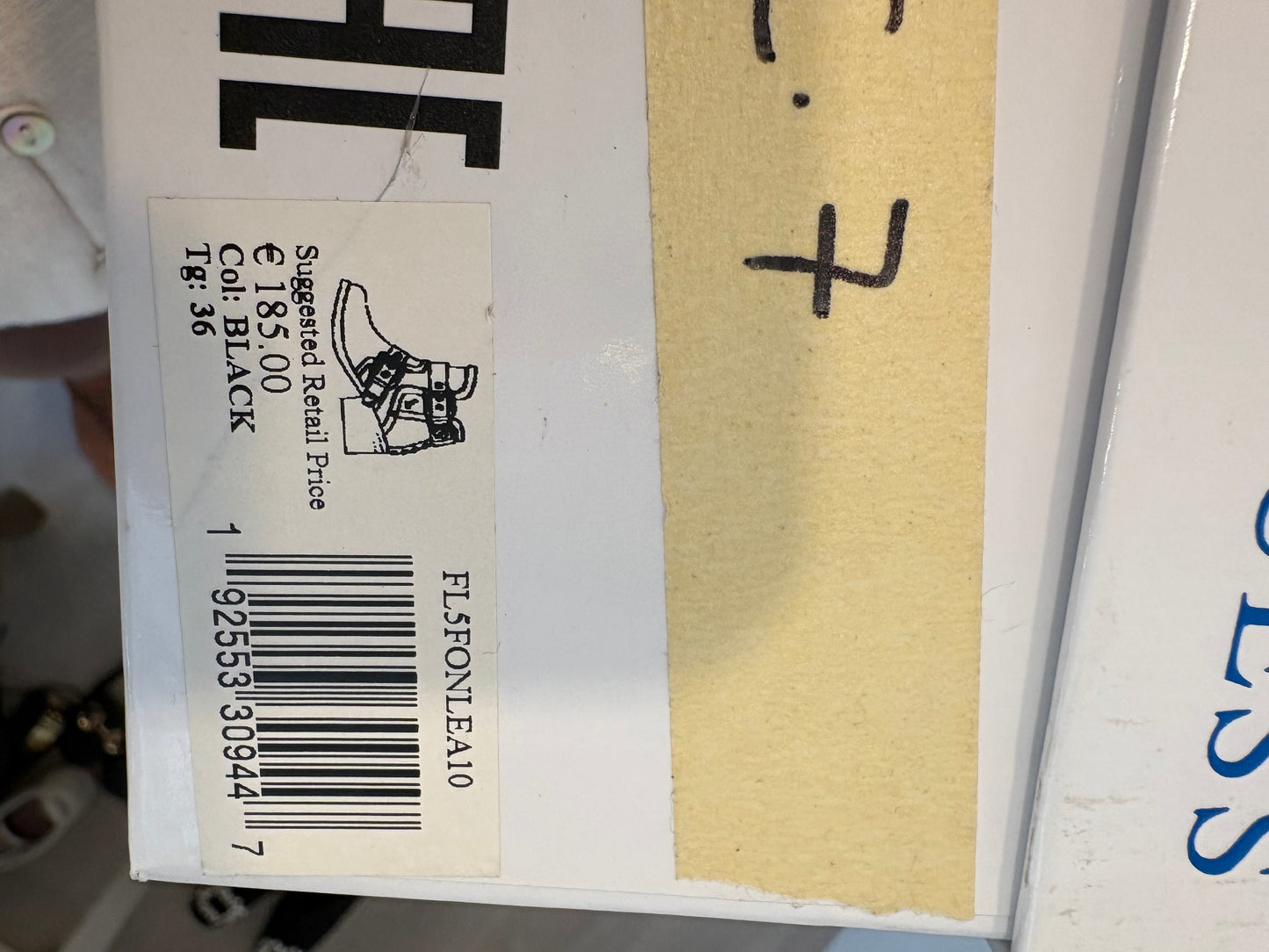 GUESS. Botines piel hebilla. T 36