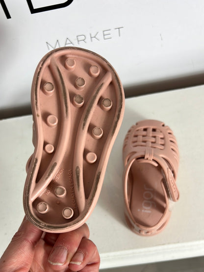 IGOR. Pale pink crab sandals. T 19