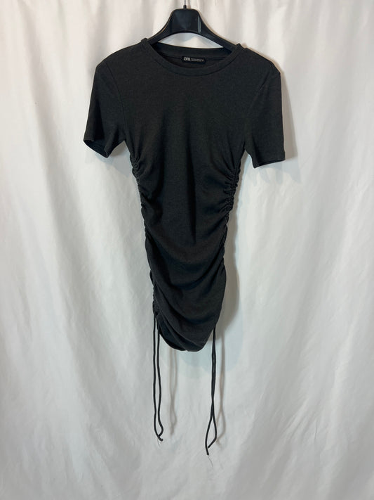 ZARA. Vestido corto canalé fruncidos. T M