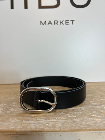 ZARA. Cinturón negro hebilla plateada. T 85