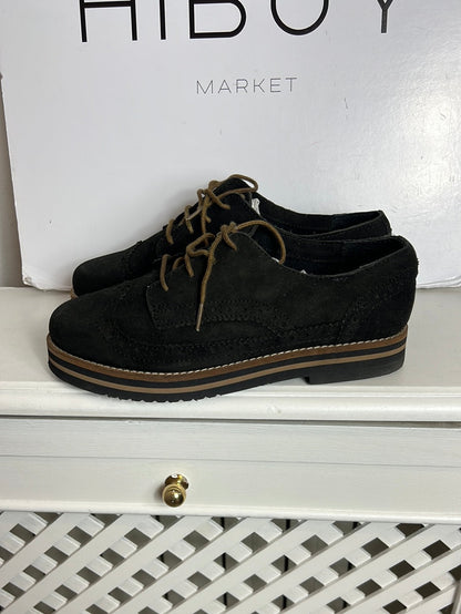 COOL. Zapatos negros cordones plataforma T.30