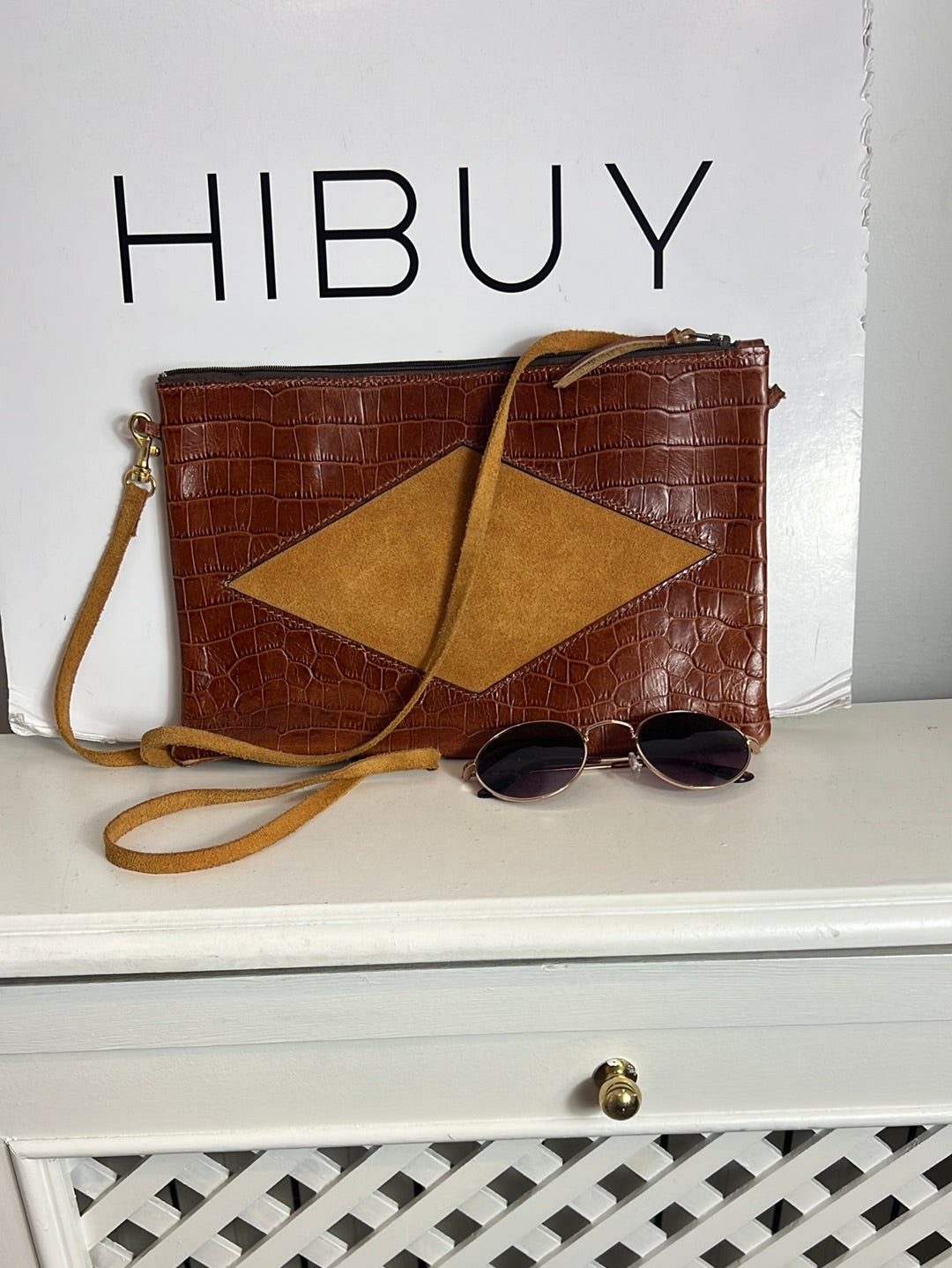 HELIOTROPO. Bolso piel troquelada marrón