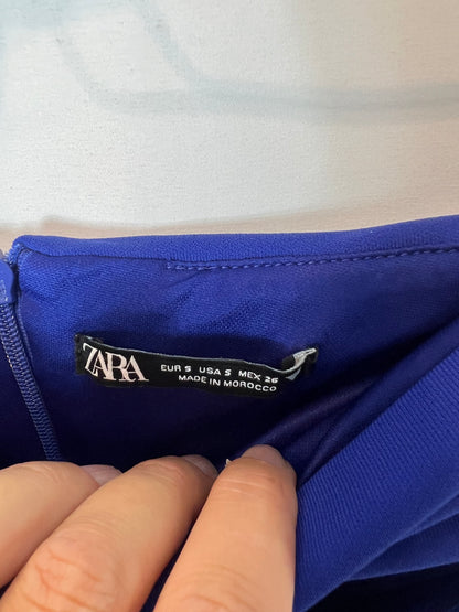 ZARA. Short blue fitted dress with slits. TS