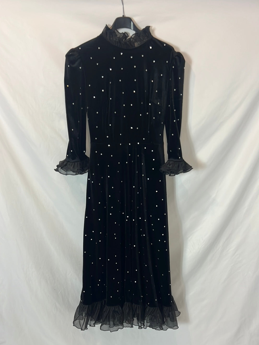 SUNFERE. Vestido midi terciopelo y pedrería. T M