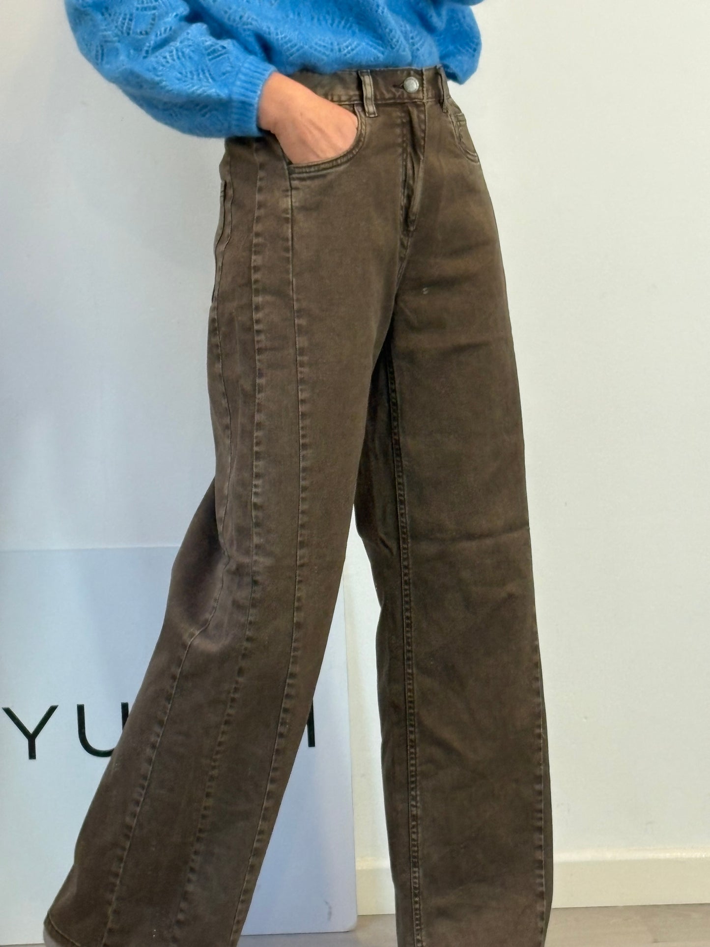 INTROPIA. Denim marrón costuras