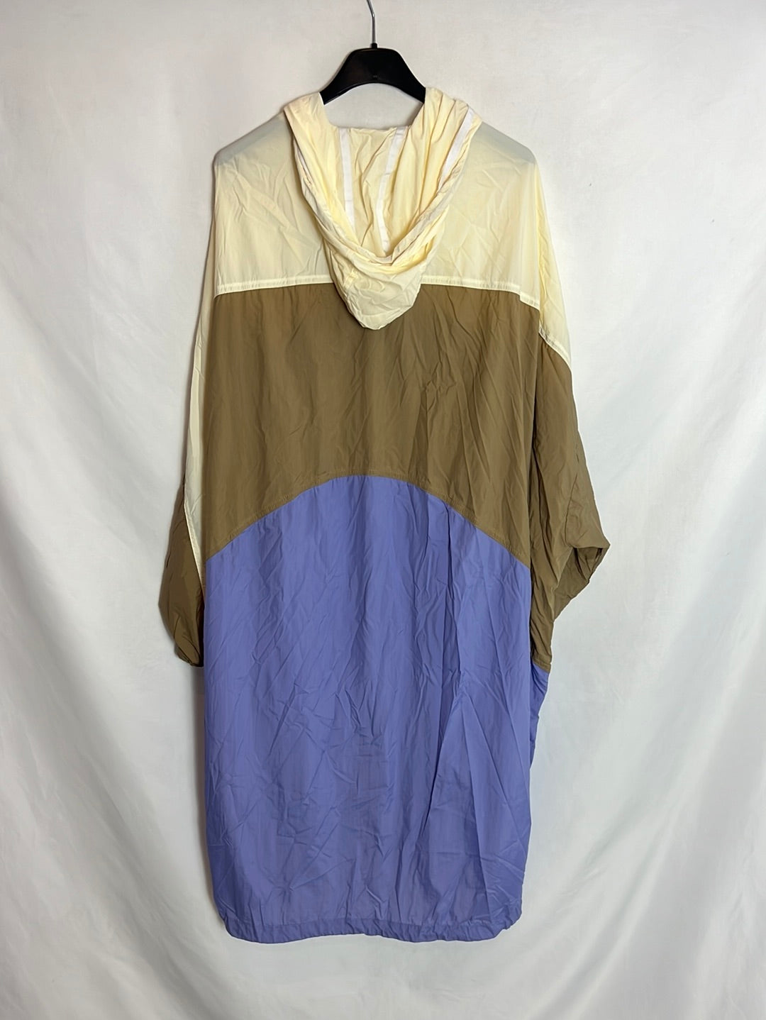 ZARA. Chaqueta larga impermeable fluida. T S/M
