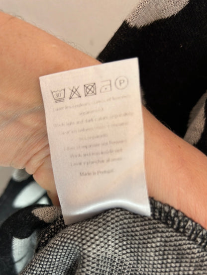 SANDRO. Jersey negro letras. T S