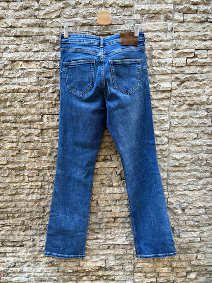 ZARA. Denim ligeramente acampanado