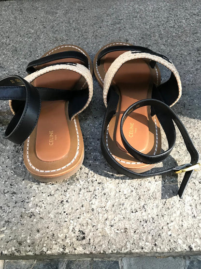 CELINE. Sandalia Clea Triomphe en rafia y piel. T 38