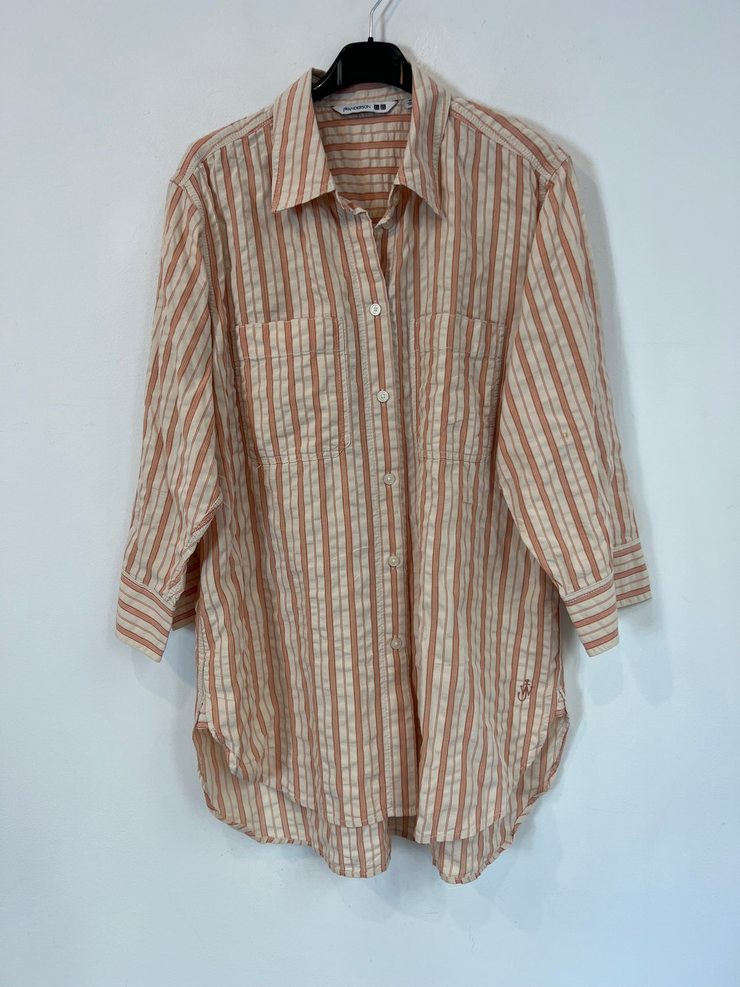 UNIQLO x J WANDERSON. Camisa rayas textura. T M