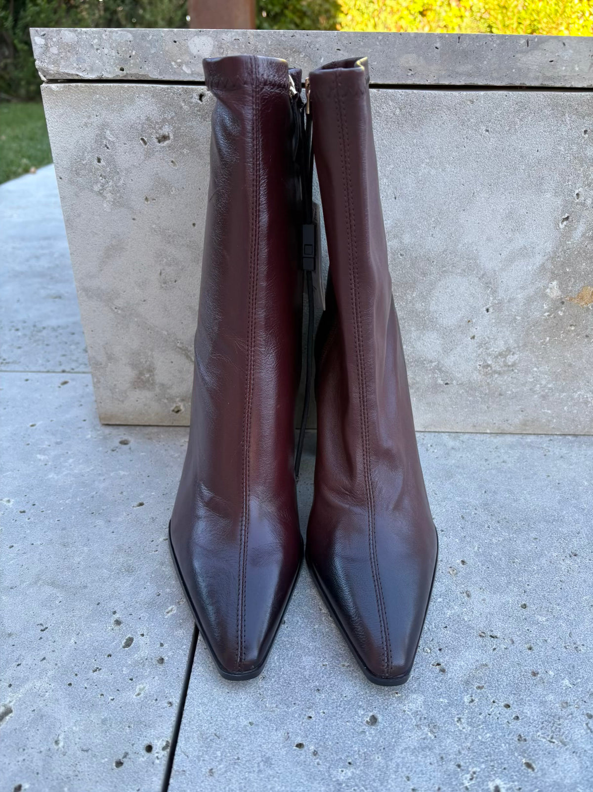 ZARA. Botones piel burdeos. T 39