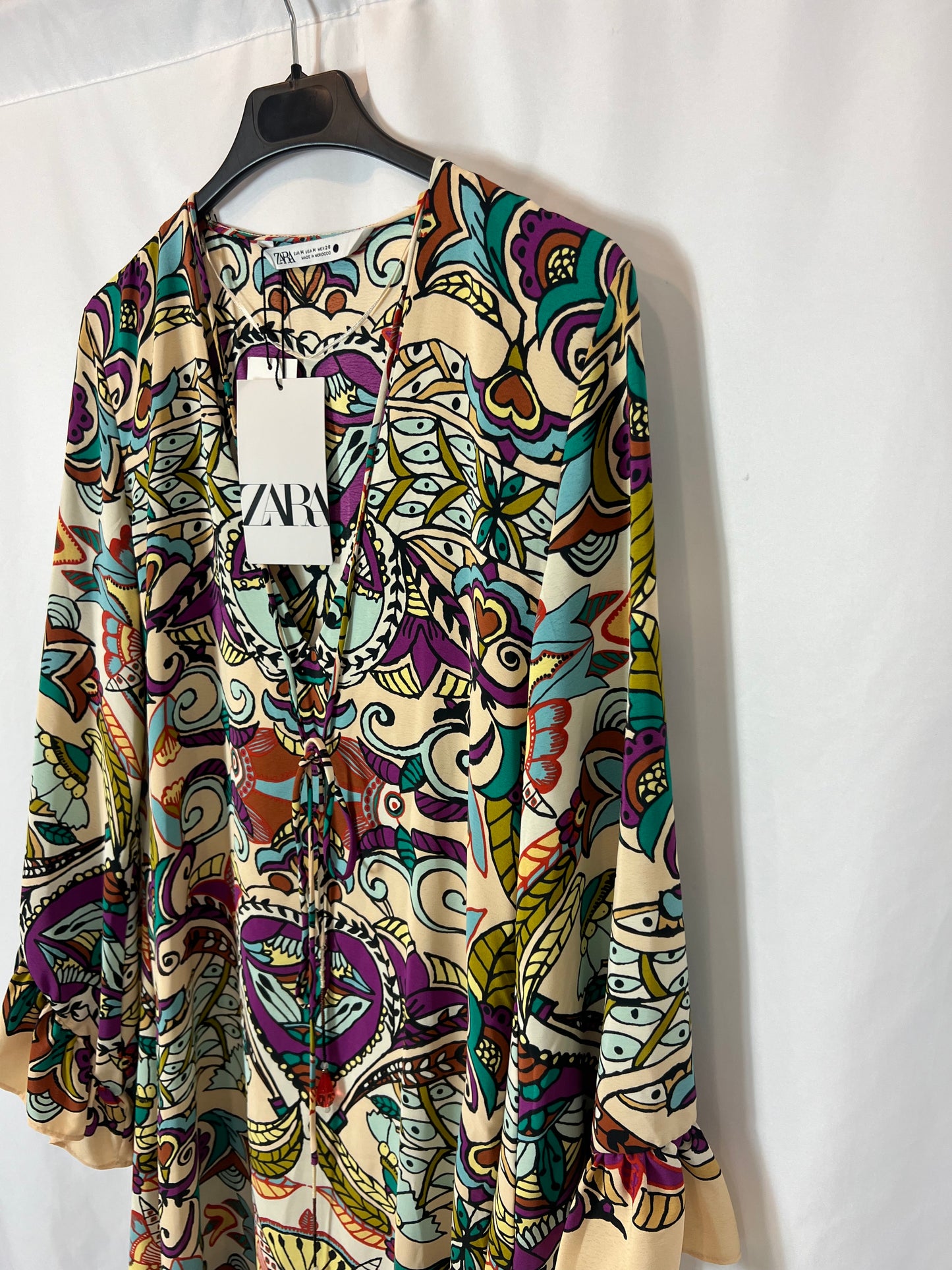 ZARA. Vestido largo estampado estilo túnica. T M