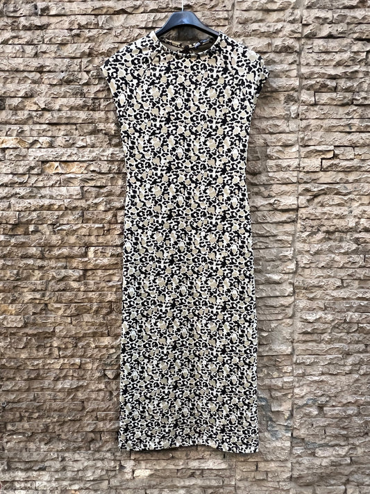 ZARA. Vestido estampado entallado