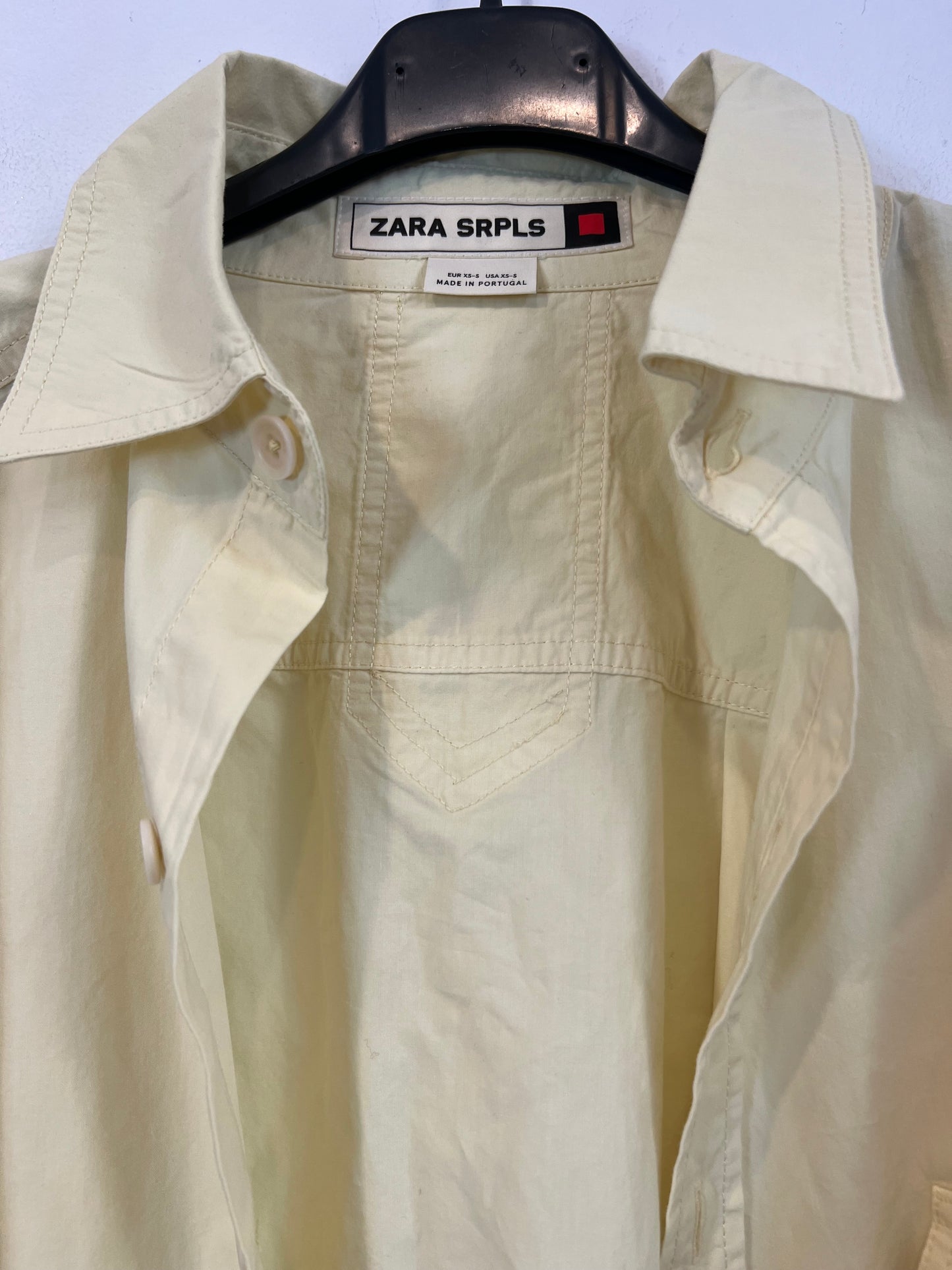 ZARA. Blusa amarilla amplia T.xs/s