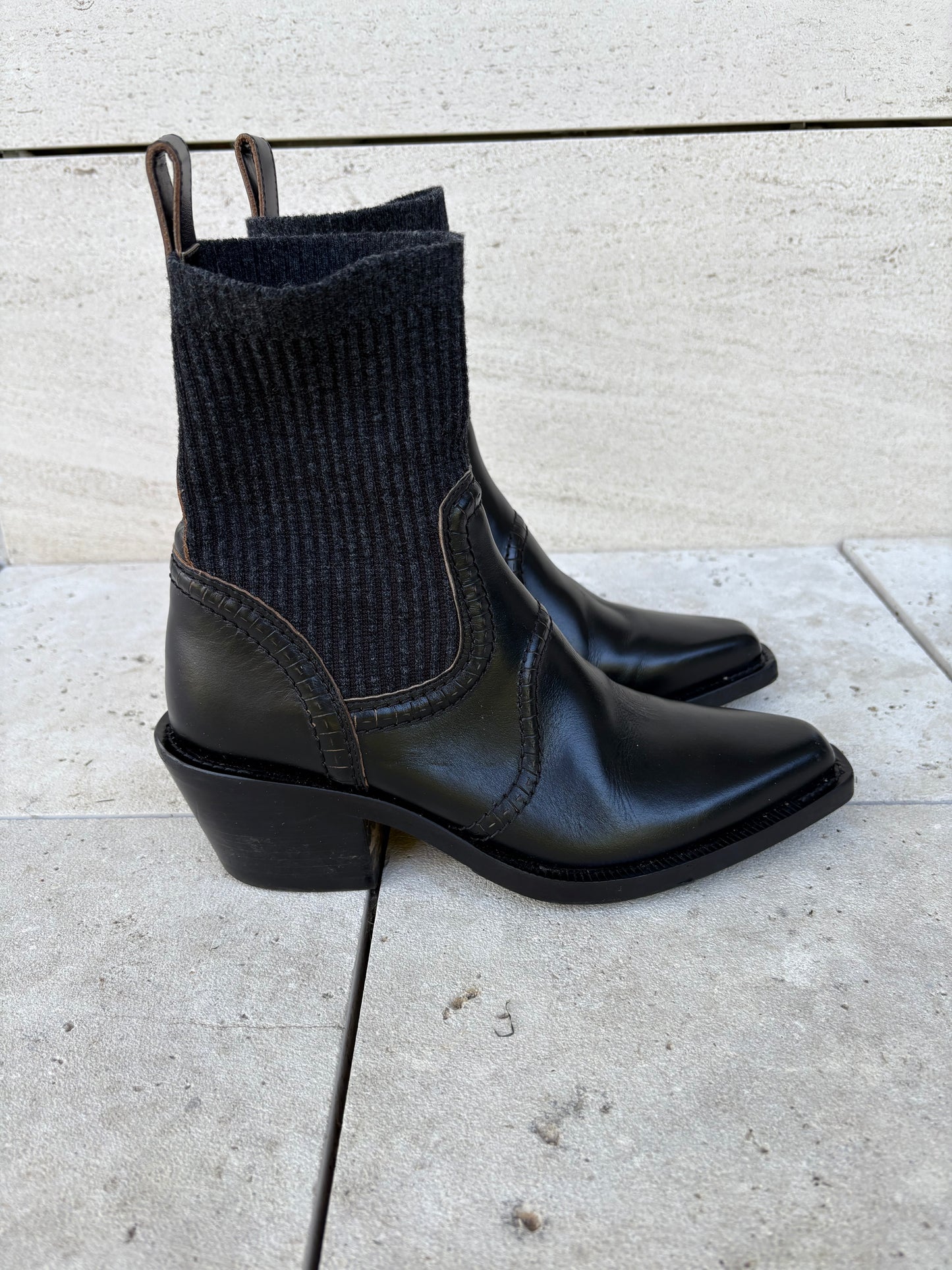 CHLOÉ. Botines piel costuras. T 39