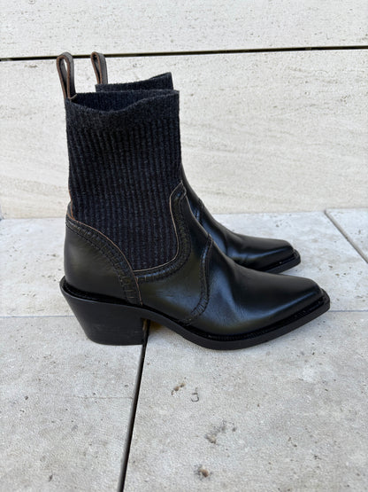 CHLOÉ. Botines piel costuras. T 39