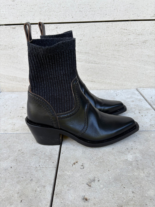 CHLOÉ. Botines piel costuras. T 39