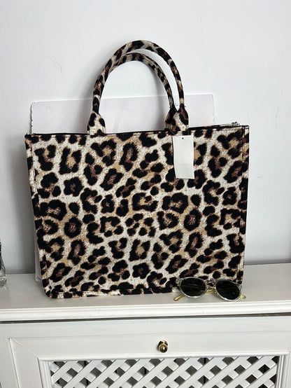H&M. Bolso tote rígido animal print