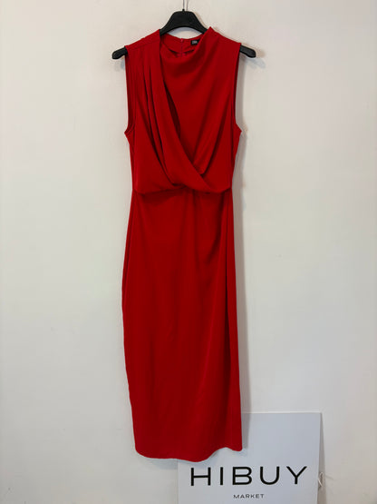 ZARA. Vestido midi rojo detalle escote
