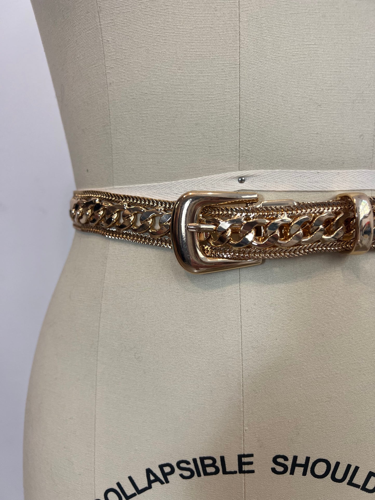 OTRAS. Cinturón cadena dorado. T S/M