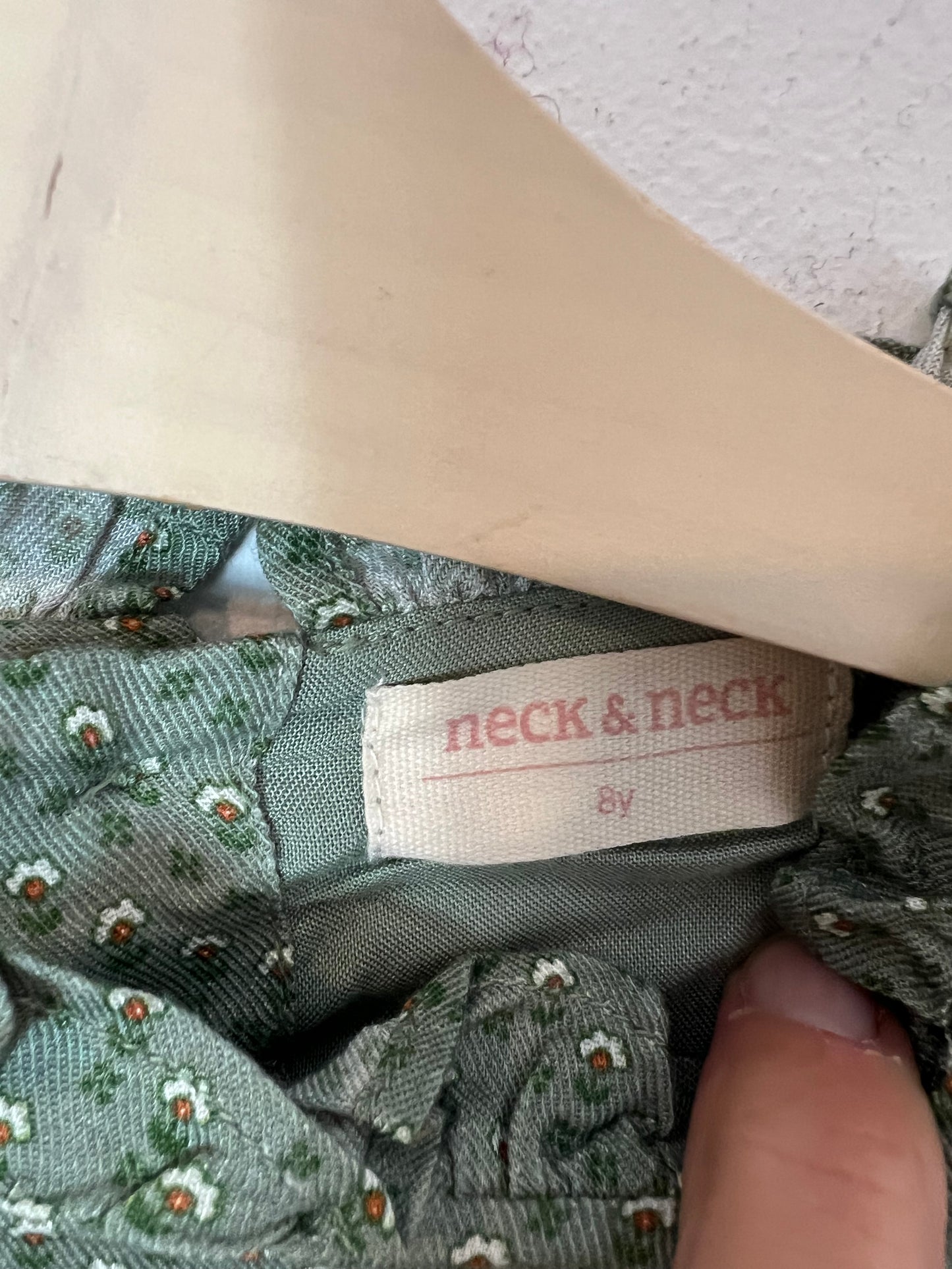 NECK &amp; NECK. Vestido verde estampado. T 8 años