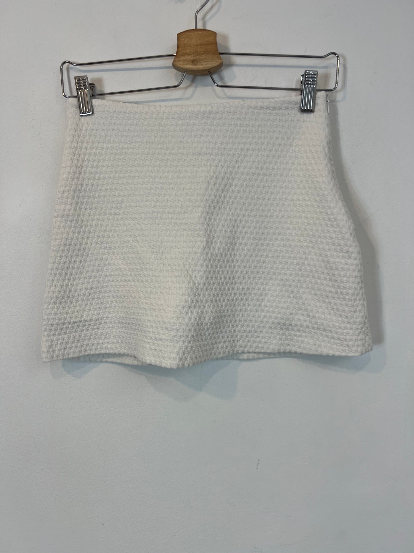ZARA. falda/pantalón blanca textura T.s