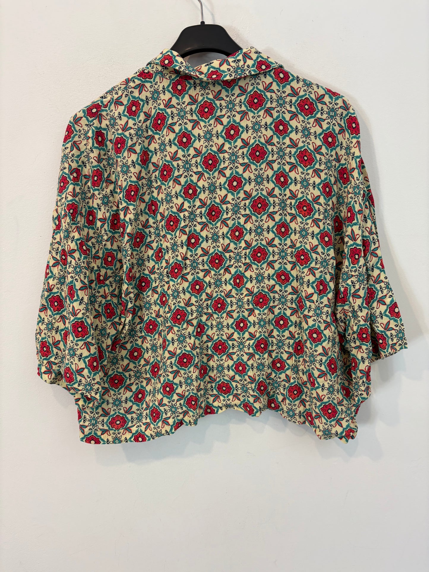 ZARA. Conjunto fluido estampado. T S