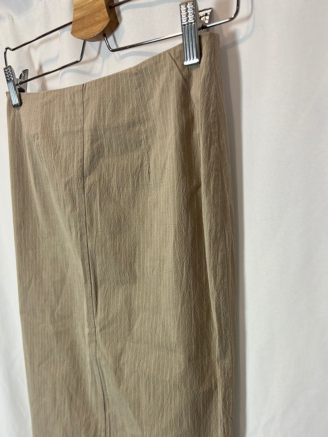 CORTANA. Beige striped pencil skirt. Size 36
