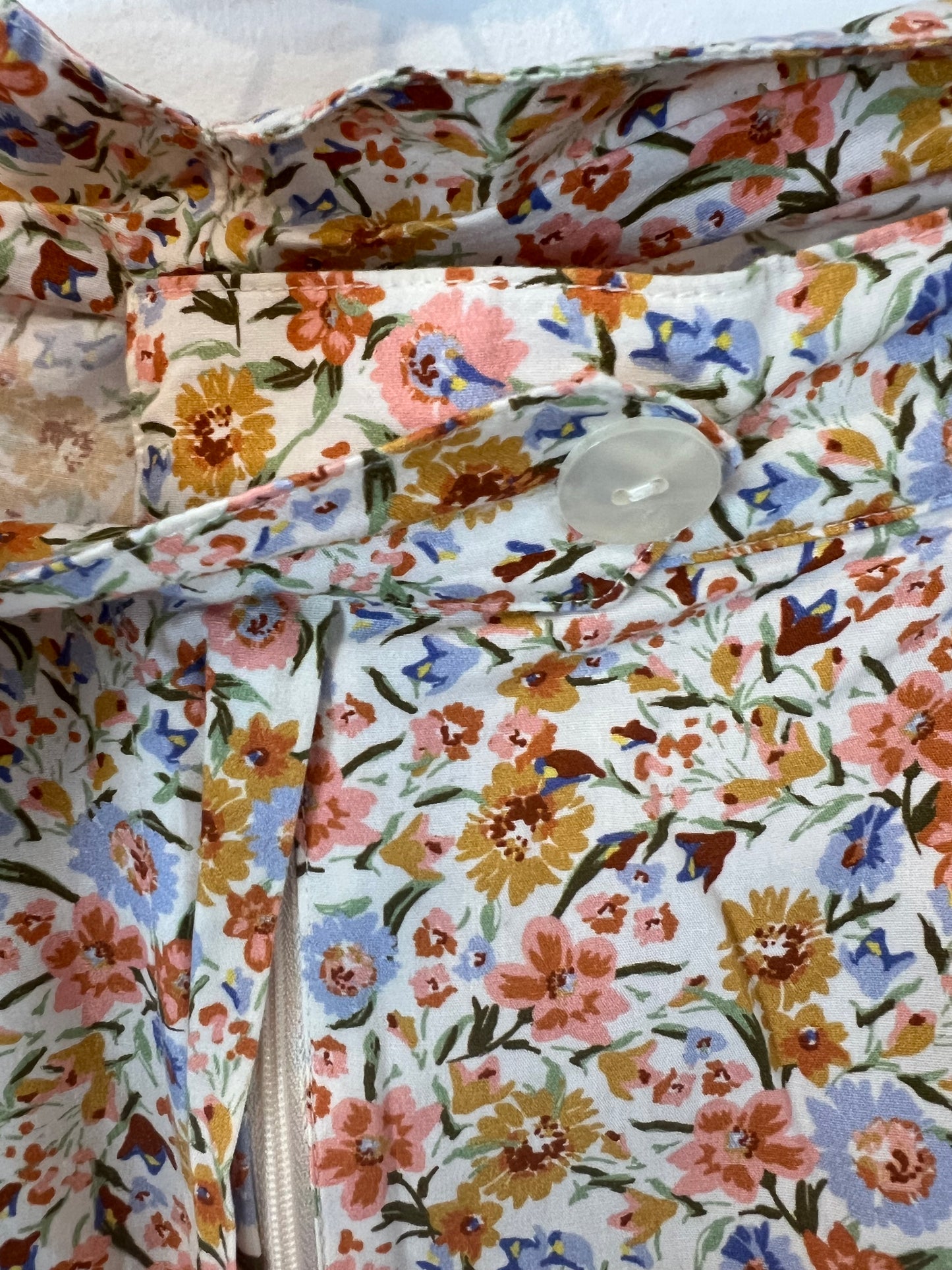 OTHERS. Flowy floral trousers size 40
