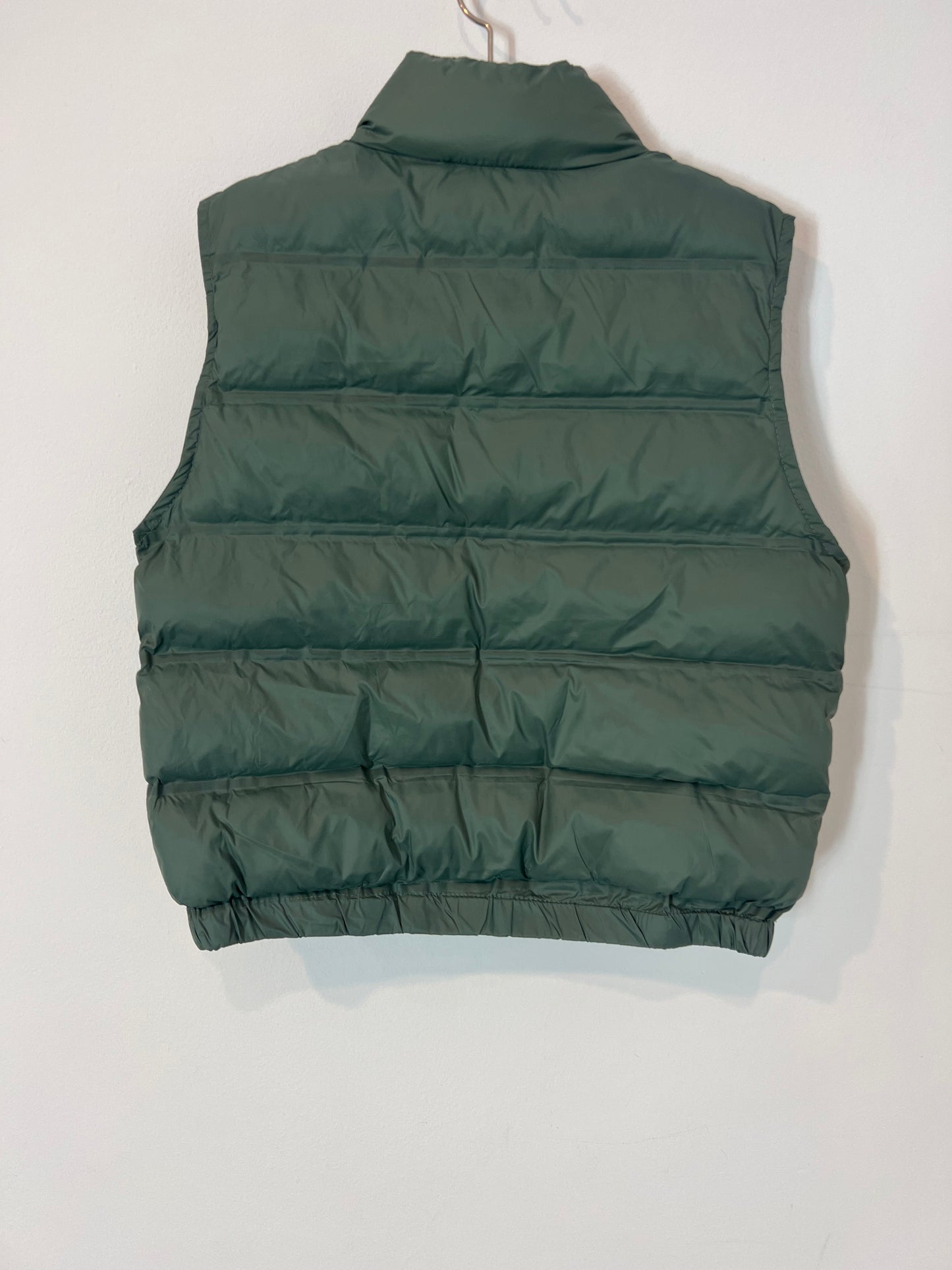 ZARA. Chaleco verde acolchado. T 6-7 años