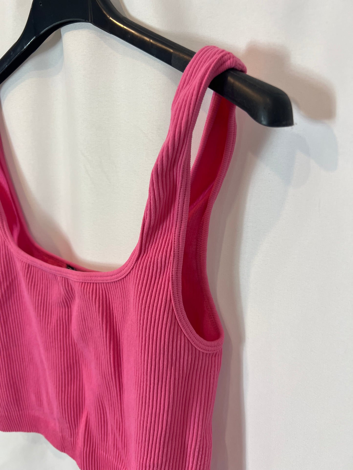 ZARA. Ribbed pink top Tm/l