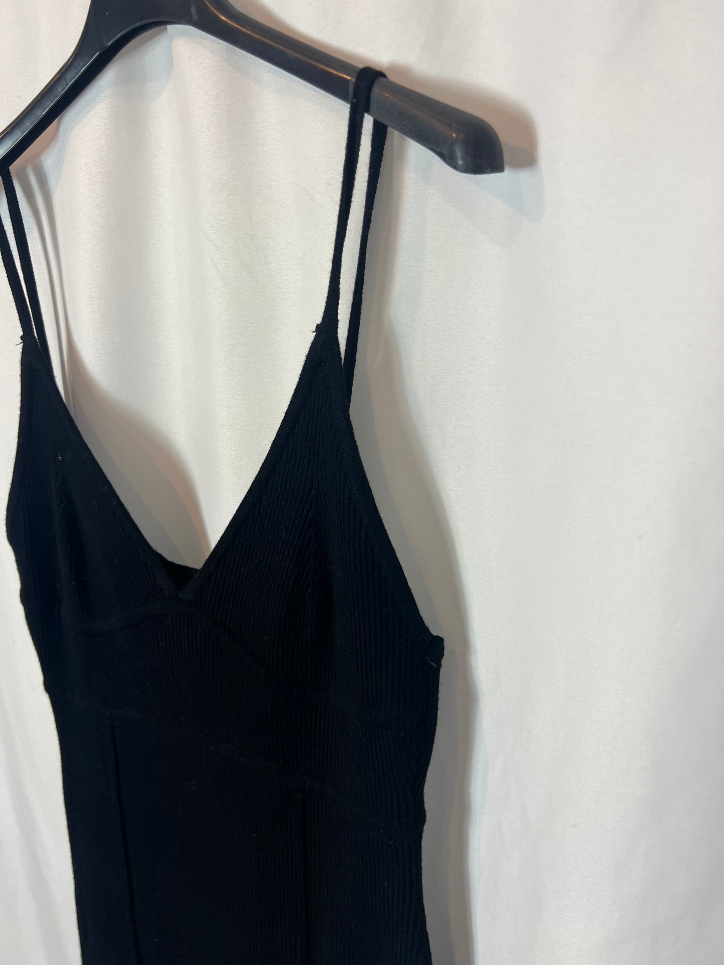 ZARA. Black ribbed fitted midi dress. TS