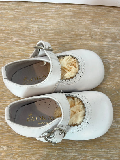 OKAA. Zapatos blanco hebilla T.18