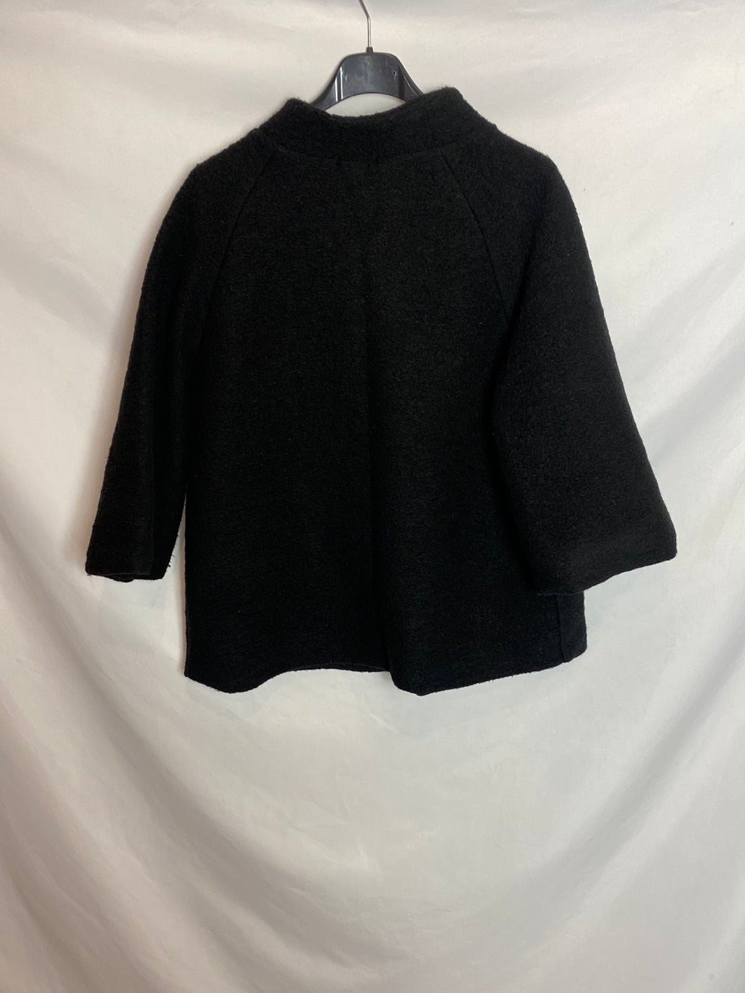 BOMACA. Chaqueta mangas ligeramente acampanadas. T.m