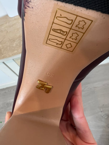 LOLA CRUZ. Burgundy leather platform pumps. Size 39