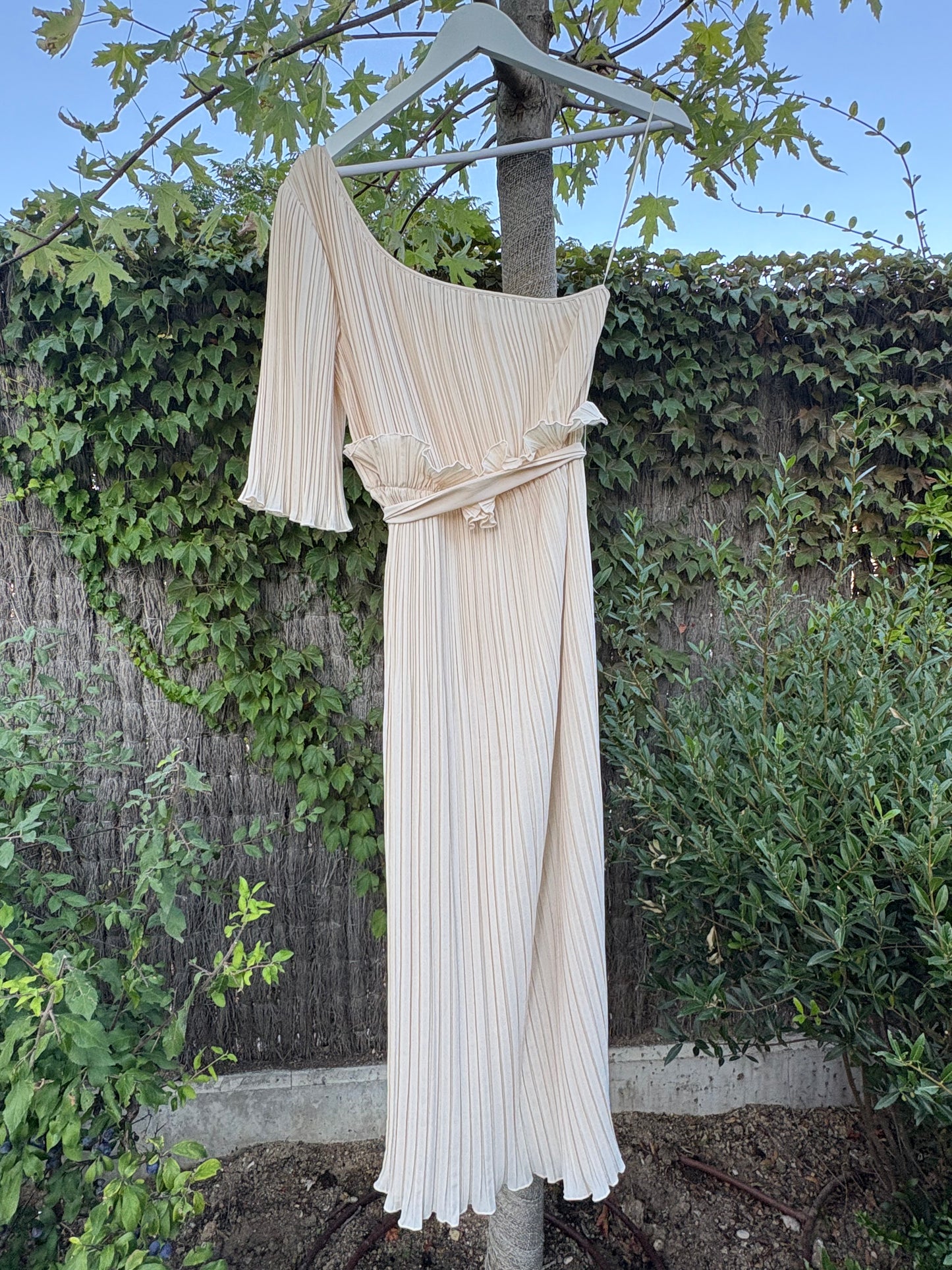 UTERQÜE. Vestido midi plisado. T S