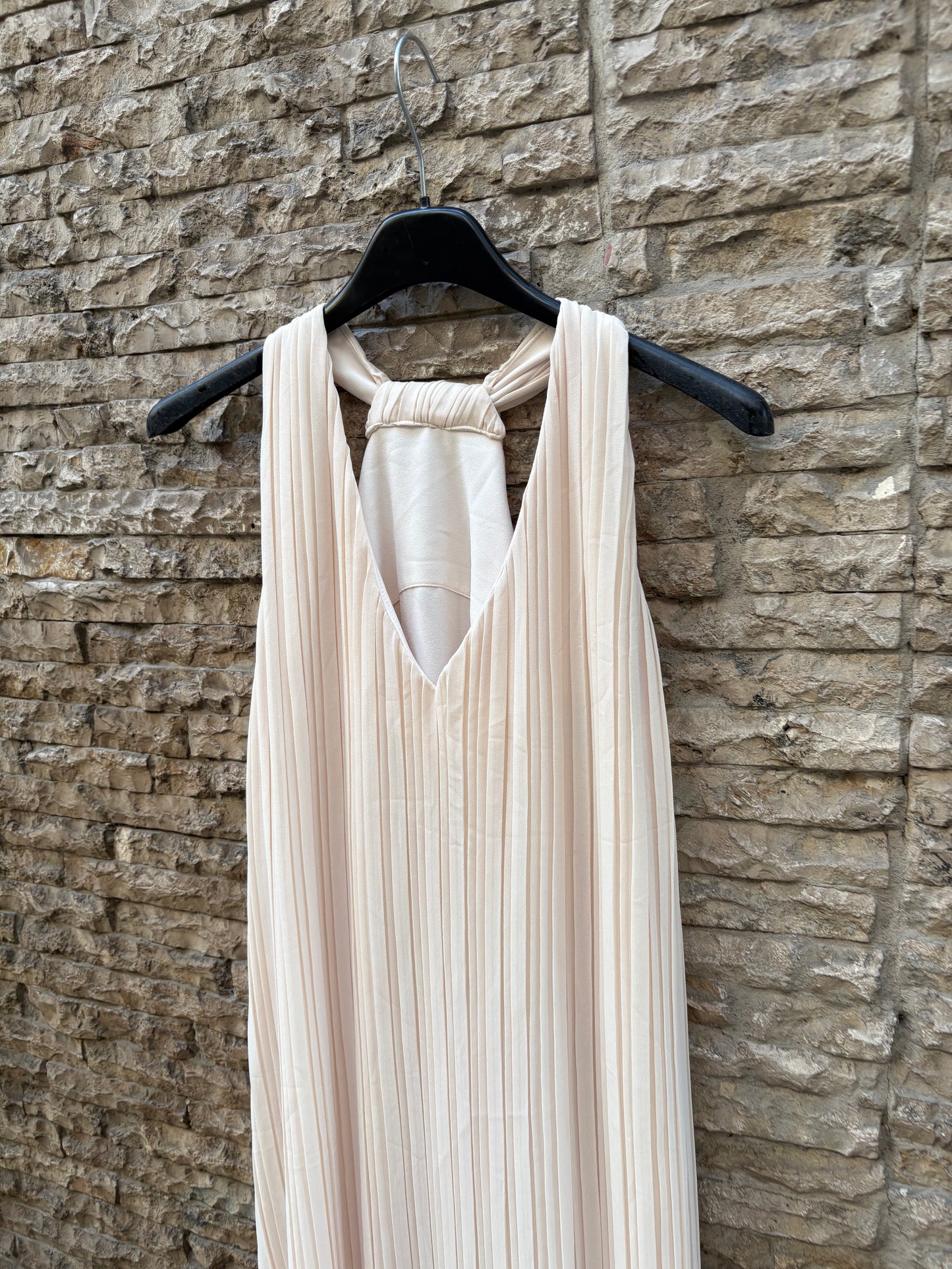 BIMANI. Vestido midi plisado beige