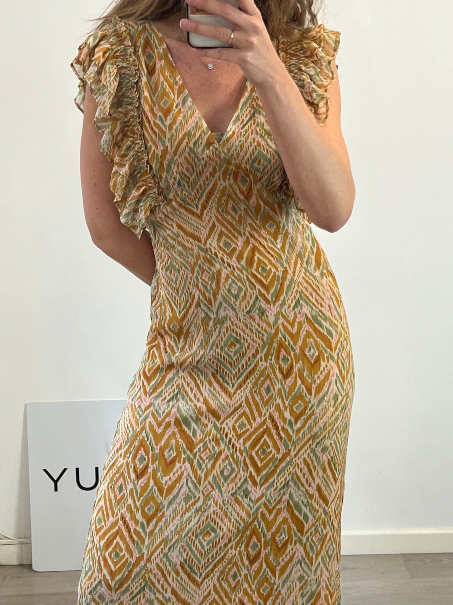 SCALPERS. Vestido beige estampado. T M