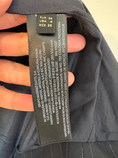 MASSIMO DUTTI. Americana negra raya diplomática