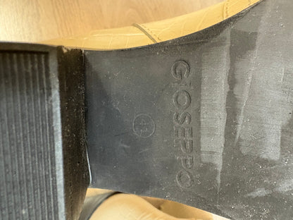 GIOSSEPO. Botas beige piel troquelada. T 41