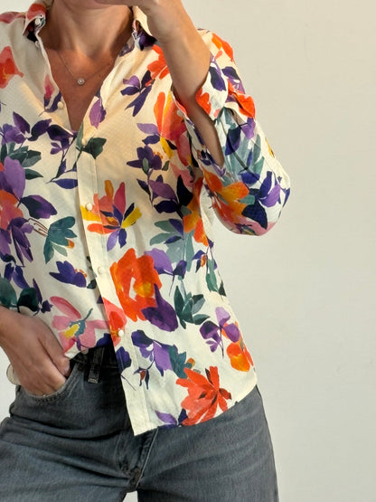 SÉZANE. Blusa seda flores