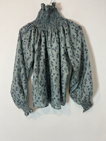 OTRAS. Blusa fluida estampada cuello nido de abeja T XS/S