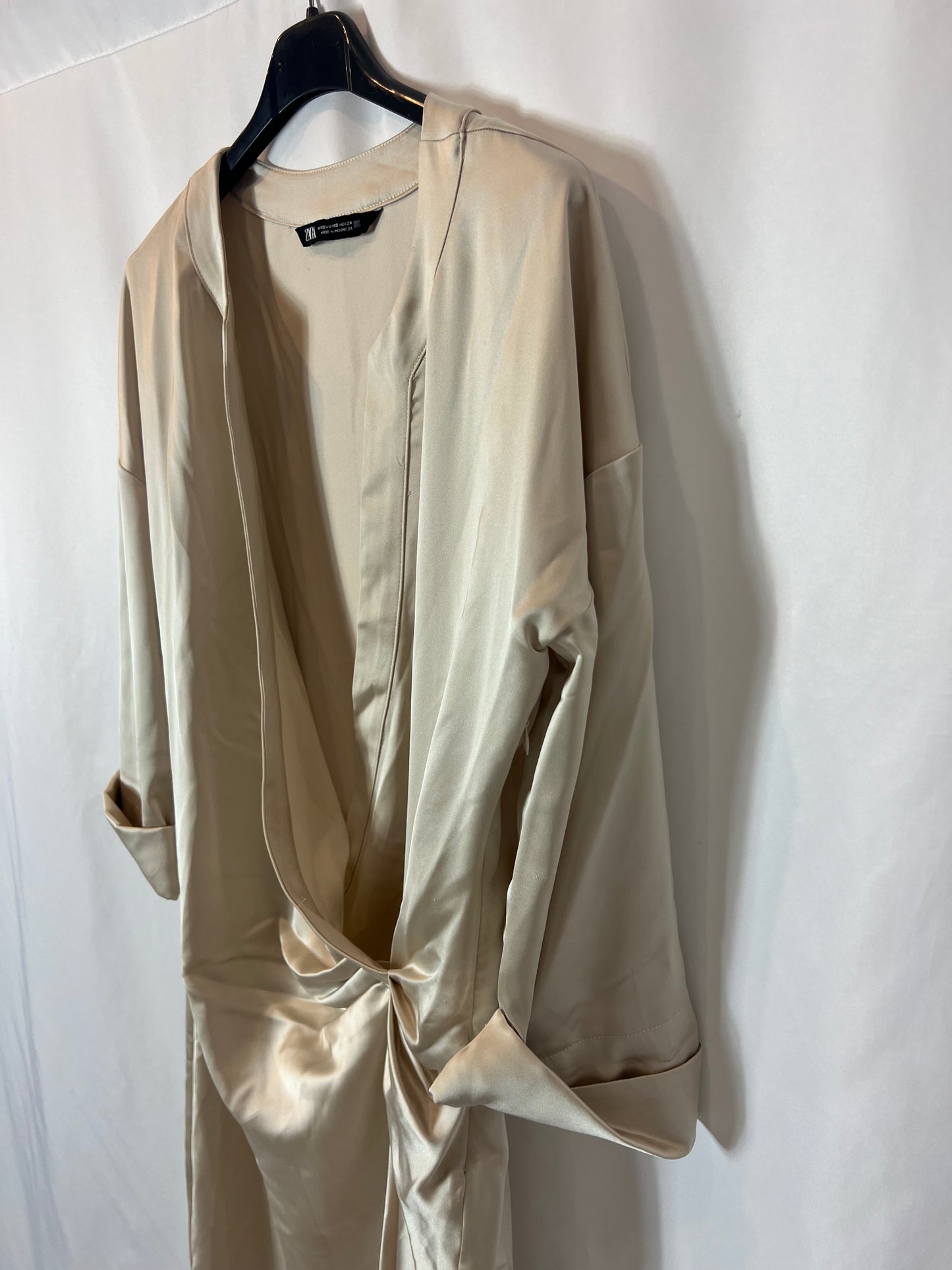 ZARA. Beige satin dress T.xs