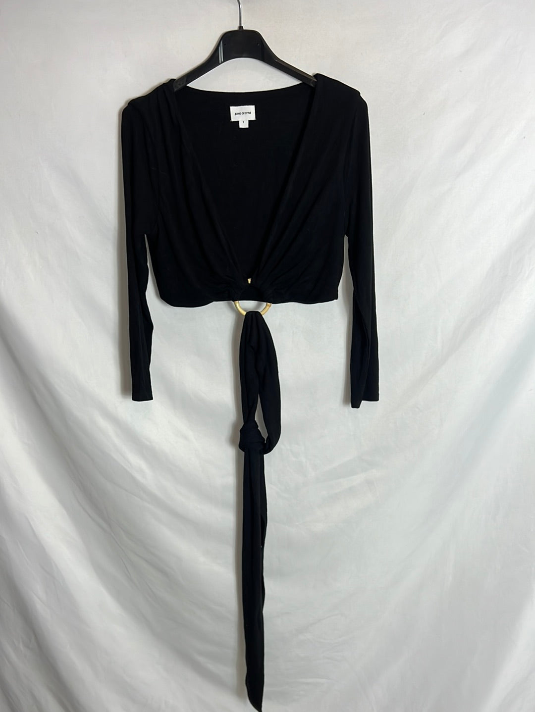 SONG OF STYLE. Top negro lazada T.s