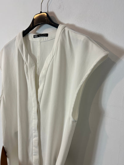 ZARA. White flowing jumpsuit with belt. TS