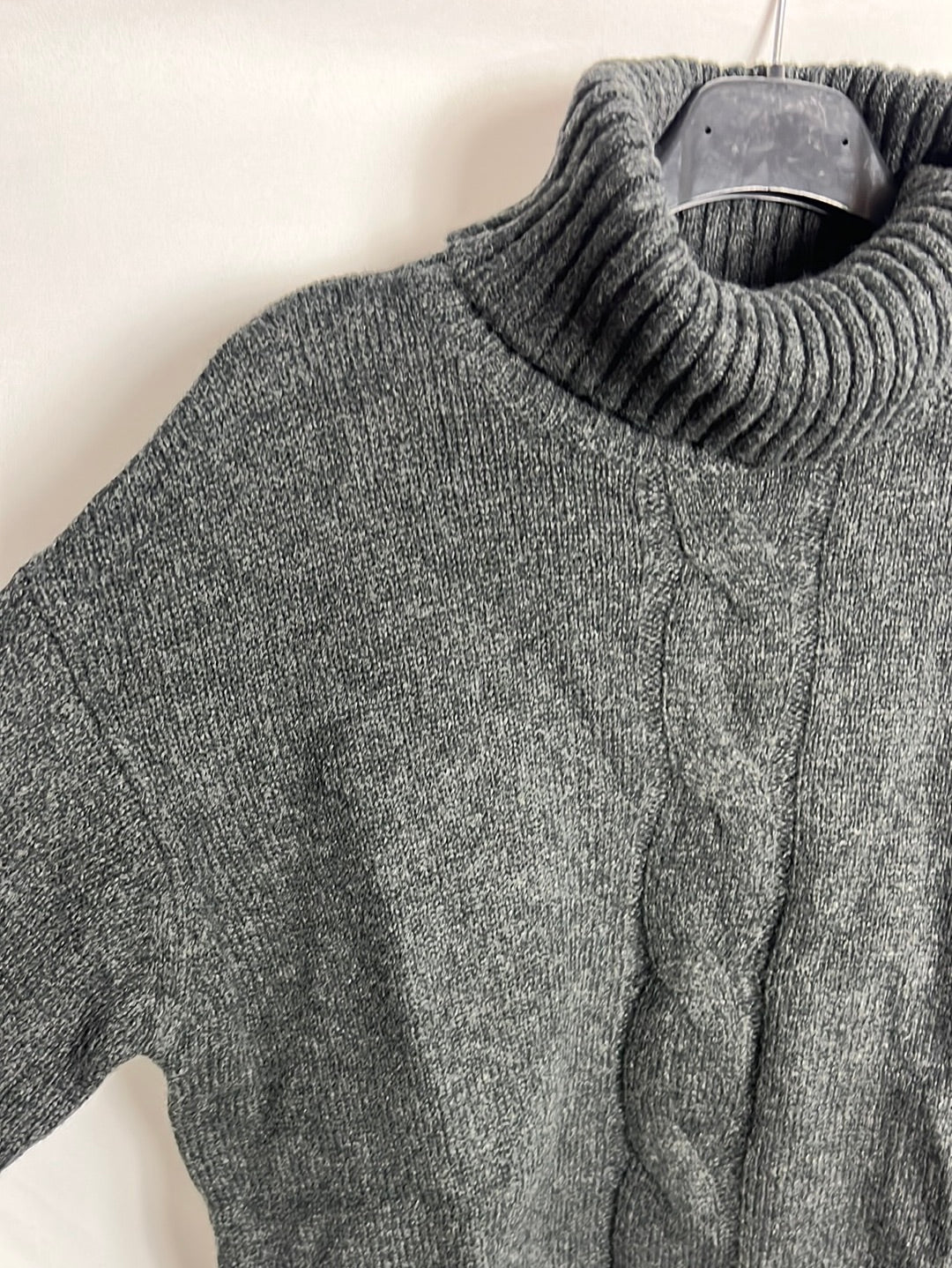 TOMTAILOR. Jersey gris cuello vuelto. TXS