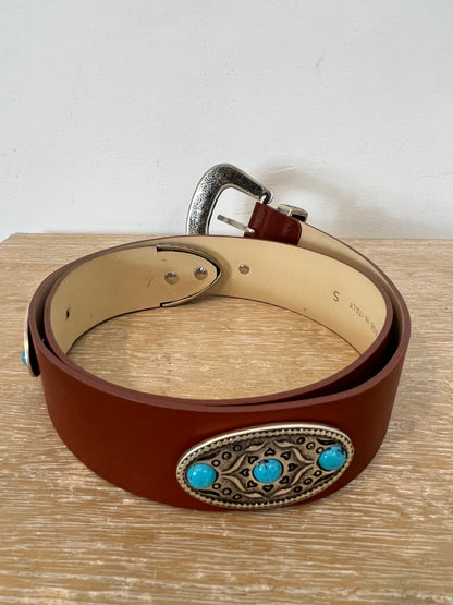 DENNY ROSE. Cinturón piel marrón piedras turquesa. T S