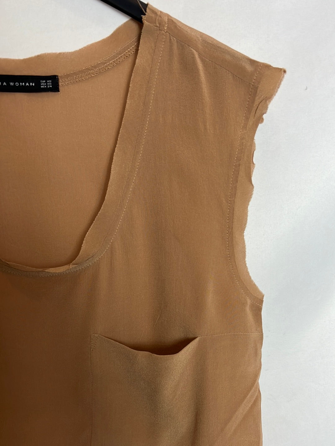 ZARA. Sleeveless camel blouse T.xs